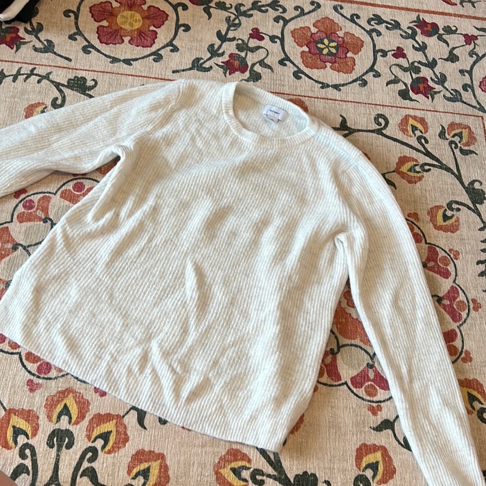 old navy light grey/ white sweater